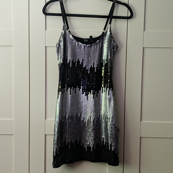 ❄️3/$25 GUESS Shiny Sequin Mini Dress